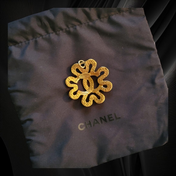 CHANEL | VINTAGE CC SQUIGGLE FLOWER PENDANT SPRING 1995 - Picture 3 of 7